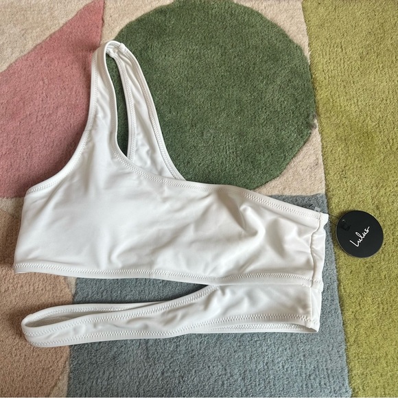Lulus Medium NWT Sun and Games White One-Shoulder Cutout Bikini Top - Picture 6 of 9